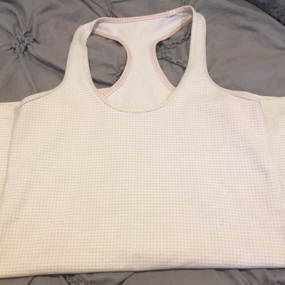 Lululemon checkered workout top! - Picture 1 of 2
